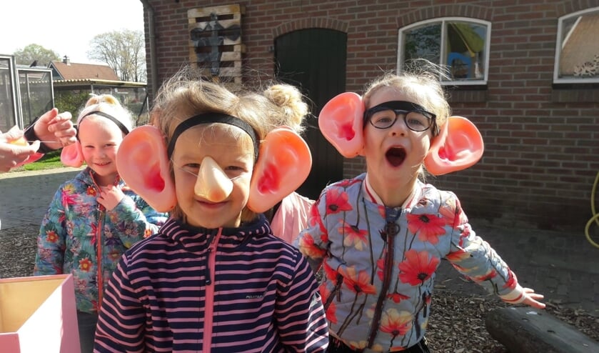 Goed ruiken en goed luisteren met de grote (nep-) neuzen en oren. Foto: PR