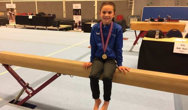Laura Barendregt met haar gouden medaille. Foto: Rosaly Kolthof