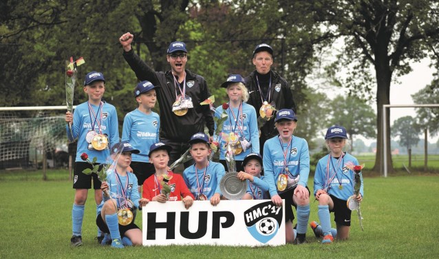 De kampioenen van de zesde klasse 06: HMC '17 JO11-2! Foto: Nancy Hahné