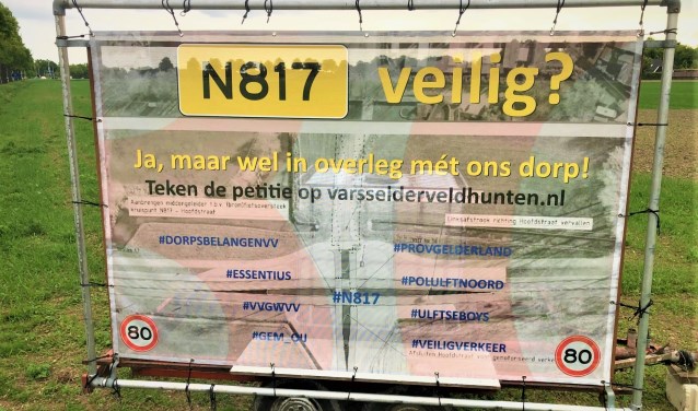VDVV heeft protestbord laten maken en afgelopen week geplaatst aan begin Hoofdstraat. Foto: PR Vereniging Dorpsbelangen Varsselder-Veldhunten
