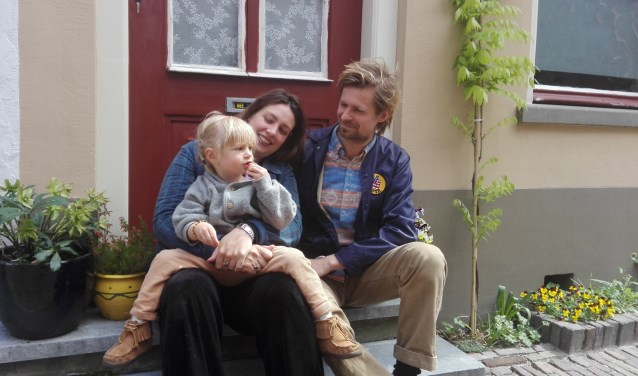 Claudia en Sebastian met hun dochtertje Isa. Foto: Mirjam van Biemen