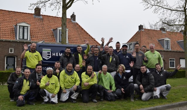 Het bouwteam dat de verduurzamingswerkzaamheden uitvoert. Foto: PR Plavei