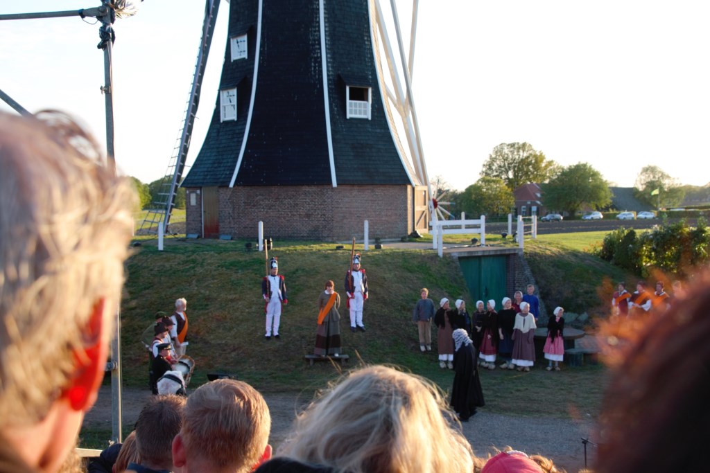 Scène uit 'Alleen de wind weet' waarin de Freule van Dorth wordt berecht. Foto: Annekée Cuppers