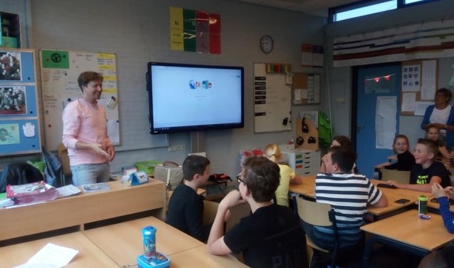 Klaas tijdens de gastles in groep 8a. Foto: PR