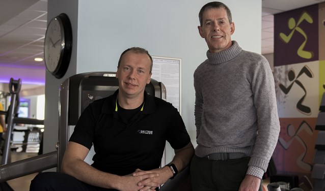 Any Time Fitness Neede eigenaar John Kolthoff (rechts) en clubmanager/personal trainer Martijn Lievestro