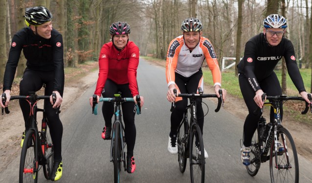 Het bestuur van HeavensRide alvast in training. V.l.n.r.: Ferdy Klein Brinke, Mariëlle Klein Brinke, Arjan Mombarg en Ben Albers. Foto: Bart-Jan Keizer