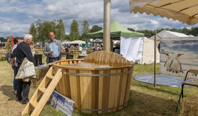 Ook hottubs zijn te zien op de fair.Foto: Henk van Raaij