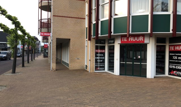 Een winkelpand in Varsseveld dat al jaren leegstaat. Foto: Miriam Szalata