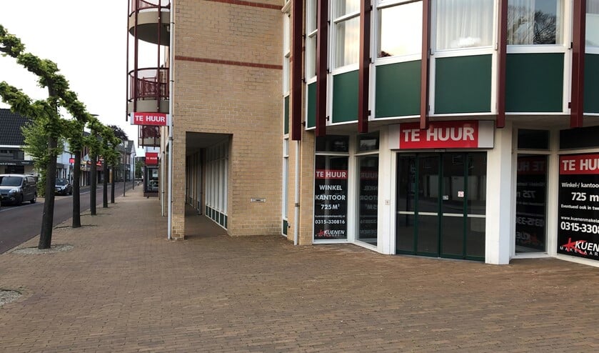 Een winkelpand in Varsseveld dat al jaren leegstaat. Foto: Miriam Szalata