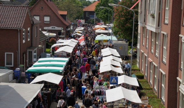Drukte op de Heelweg tijdens de Grensmarkt. Foto: PR