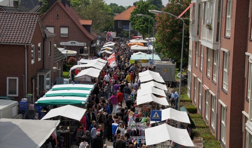 Drukte op de Heelweg tijdens de Grensmarkt. Foto: PR