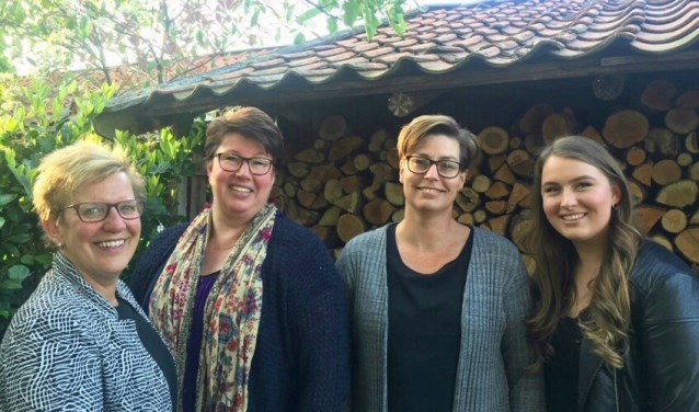 Jeanette Wilterink, Hanneke Rengelink, Nicole te Winkel-Woordes en Joanne Rengelink. Lidy Nahuis ontbreekt op de foto. Foto: Willem Rengelink