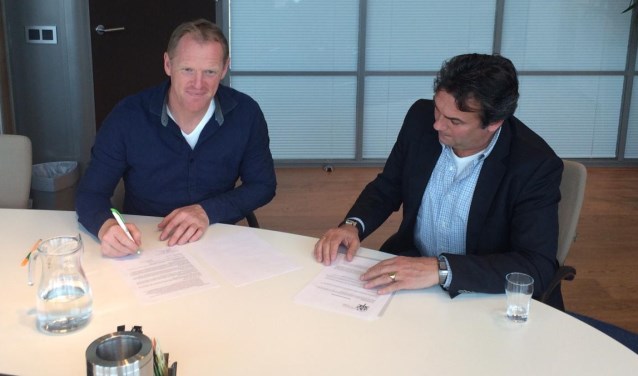 Onlangs ondertekenden directeur Gerrit Jan van de Pol en KVZ-voorzitter Henk Jan Milius het contract. Foto: PR