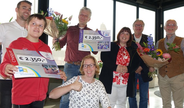 Alexander Tempels (Achterhoek in Beweging), Torsten (sporter), Patrick Meekes (Samenloop voor Hoop), Suzan de Jong (gemeente Winterswijk), Elvira Schepers (wethouder), Wout van de Berg (Rotary), Jos Pierik (Archeus).. Foto: Sis Huiskamp