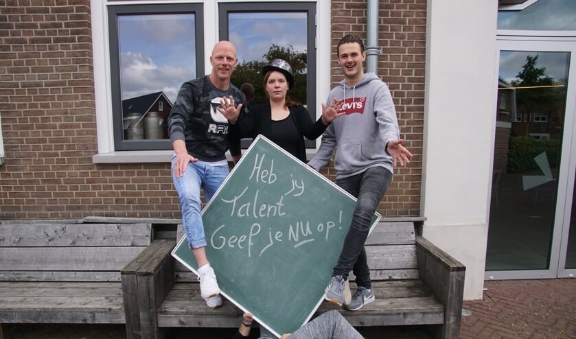 De organisatoren van Dinxper's got talent, net zo verrassend vastgelegd op de foto als het programma belooft te worden. Foto: Frank Vinkenvleugel