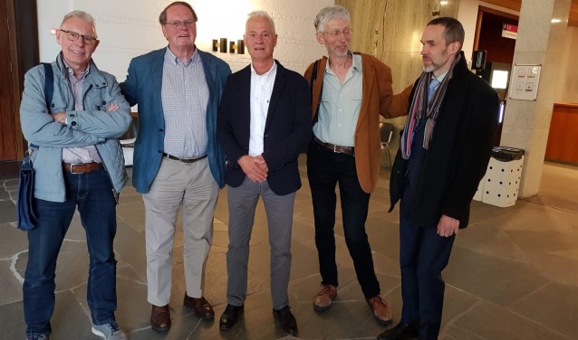 Vlnr. Martin Derks, Jaap Cannegieter, Rob Bongers, Johan Vollenbroek en Valentijn Wösten. De twee laatstgenoemden hebben de stichting vertegenwoordigd in de rechtszaal. Foto: Wilma van der Donk