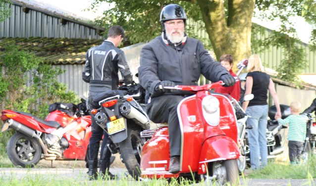 Er zijn ook deelnemers op oldtimers. Foto: PR