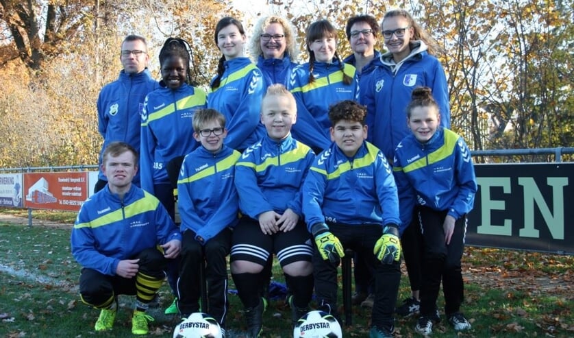 Het voetbal + team. Foto: PR