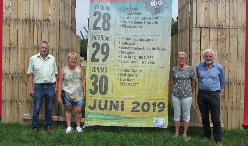 De jubileumcommissie van de buurtvereniging Lochuizen. Foto: Rob Stevens