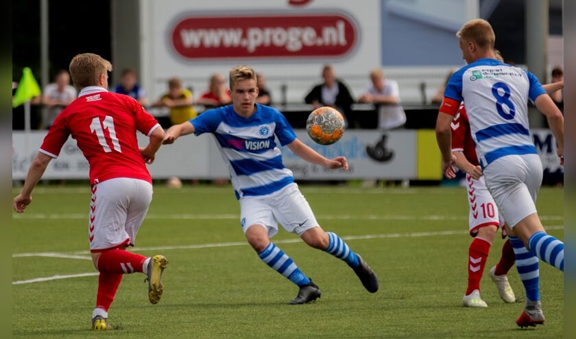 Férran Mombarg (midden) beleefde in Ruurlo het 'toernooi van zijn leven'. Foto: Marco Brunekreeft.