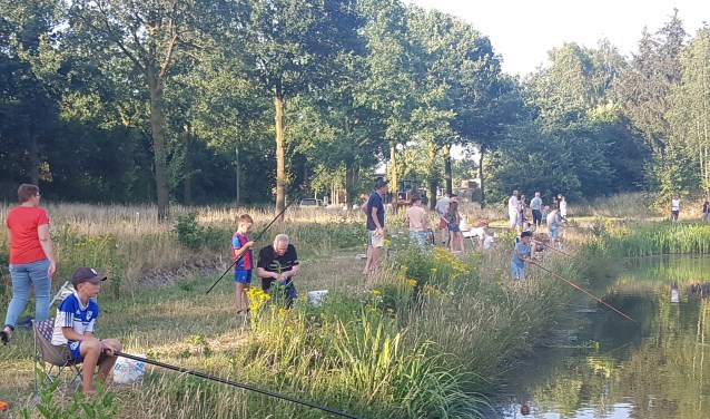 Jeugdige vissers in Groenlo. Foto: PR