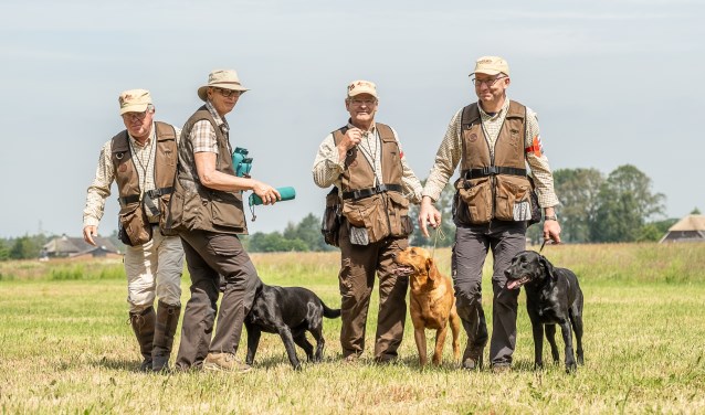 Jachthonden en hun baasjes tijdens het EK op Landgoed 't Zelle. Foto: Burry van den Brink