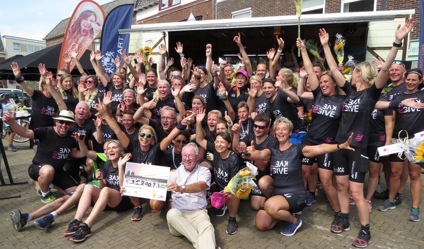 De crew van Care4Life bracht een mooi bedrag bijeen voor hospices en het Inloophuis Oude IJssel. Foto: Josée Gruwel