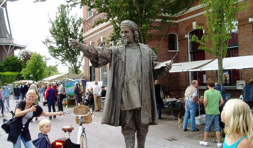 Het levende standbeeld van schilder Rembrandt. Foto: PR