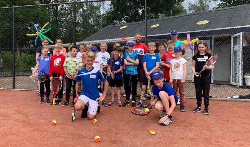 De jeugd volgde de tennisclinic met veel plezier. Foto: PR