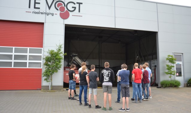 Vmbo-leerlingen van Marianum op bezoek bij Te Vogt Riooltechniek. Foto: Bianca Braam-Selten