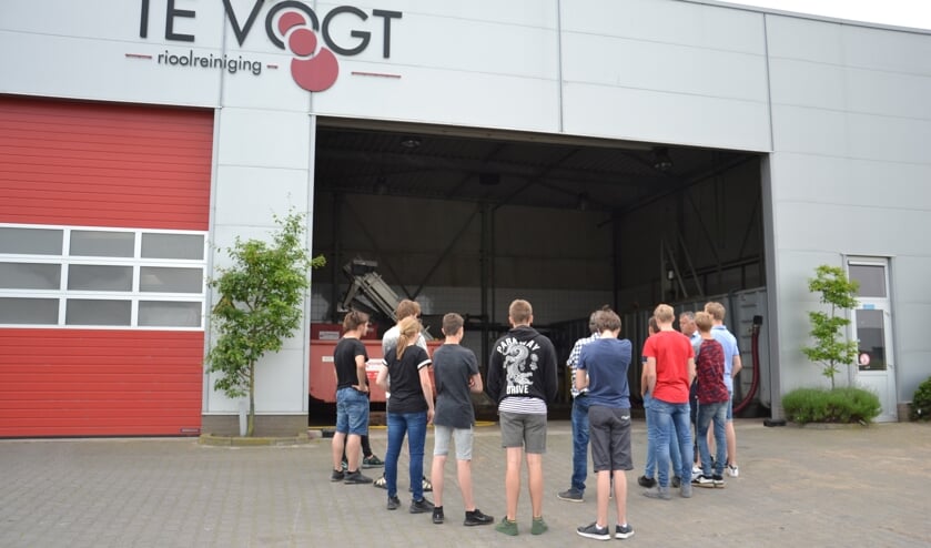 Vmbo-leerlingen van Marianum op bezoek bij Te Vogt Riooltechniek. Foto: Bianca Braam-Selten