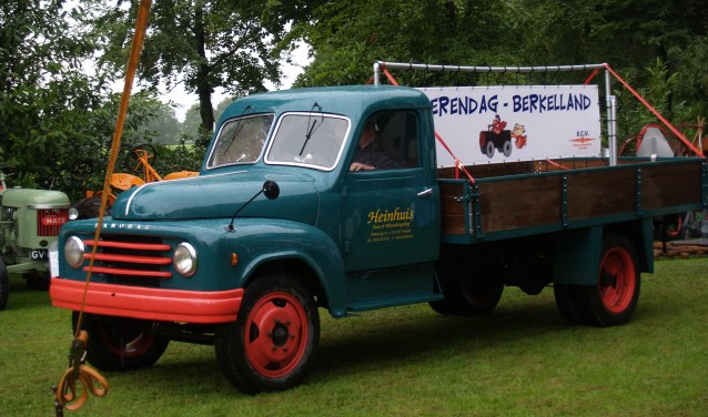De organisatie roept bezitters van oldtimers op om mee te rijden. Foto: PR