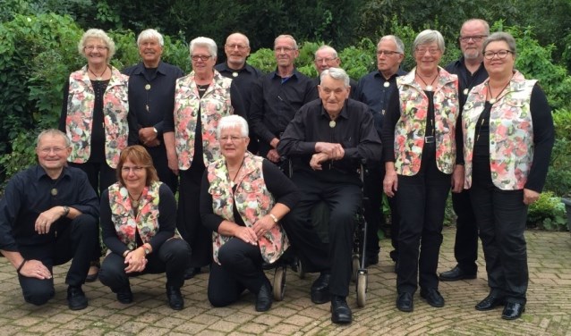 De Trekkerbuuls spelen bij De Bleijke buiten, voor de wandelaars van de avondvierdaagse. Foto: PR