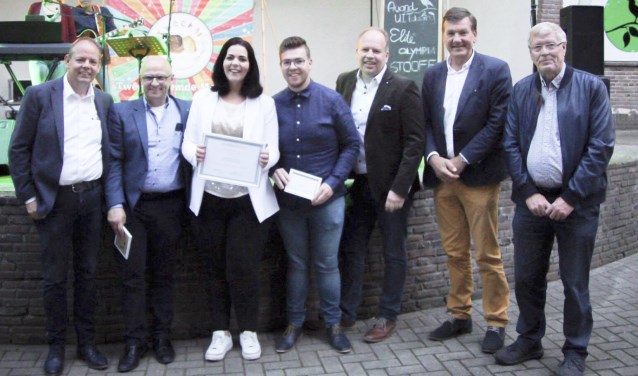 Winnaar Maatschappelijk Ondernemer Berkelland Madelon Kuijk (midden). Foto: Stefan van Drunen