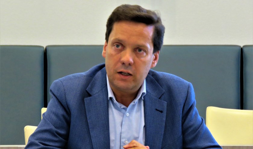 Wethouder Henk Bulten zag vorig jaar de financiële toekomst van Doetinchem nog zonnig, maar stelt dat beeld nu bij. Foto: Bert Vinkenborg