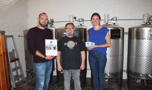 Gert Jan Koens, Gerco Honders (midden) en Corine Lankhof, in brouwerij De Borghman. Foto: Lydia ter Welle
