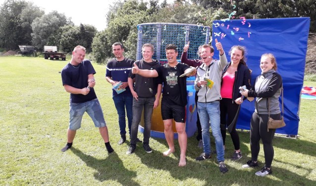 Geslaagde Pubquiz en Noabergames op Oranjefeest Leesten/Warken - Contact Zutphen - Warnsveld