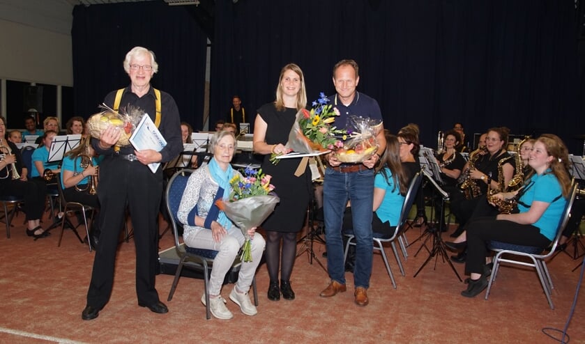 De jubilarissen van Psalm 150 met partners. Foto: Frank Vinkenvleugel