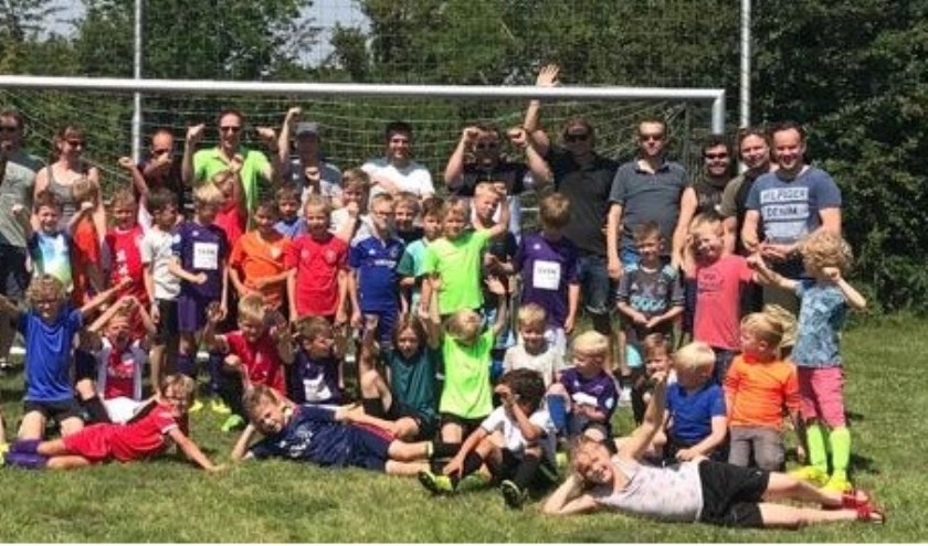 De jongste pupillen van voetbalvereniging Ruurlo op kamp bij De Waltakke in Lochem. Foto: PR.
