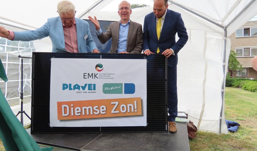 Bart Jan Krouwel, Arjan te Bogt (Plavei) en wethouder Oscar van Leeuwen openen de Diemse Zon. Foto: Susan Wiendels