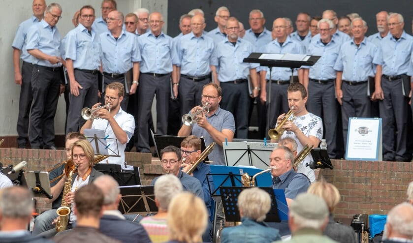 Inter Nos samen met Back Corner Collective tijdens het Zomerconcert 2019. Foto: Marcel Houwer