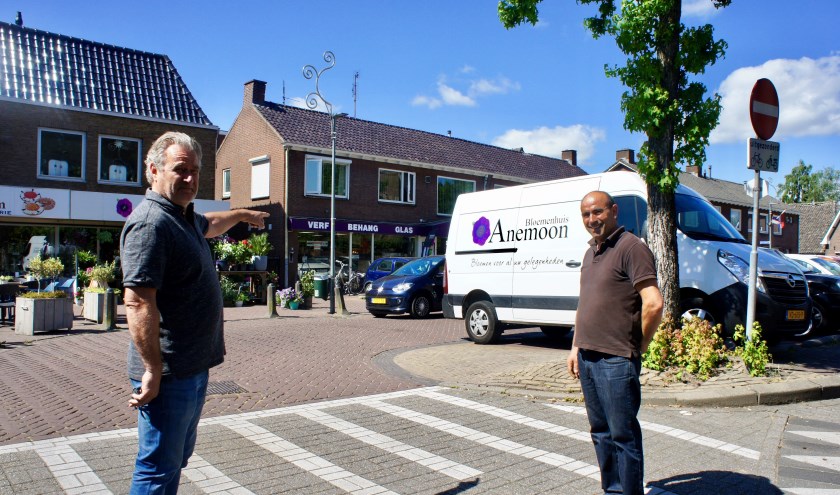 Peter van Houten en Mehmet Kursun vrezen net als hun collega's voor klandizie als de huidige plannen doorgaan. Foto: Susan Wiendels
