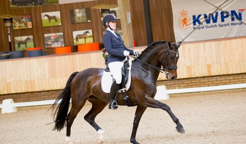 Liselote in actie tijdens een indoor concours. Foto: PR