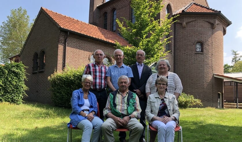 Het bestuur van de jubilerende KBO Neede. Foto: PR