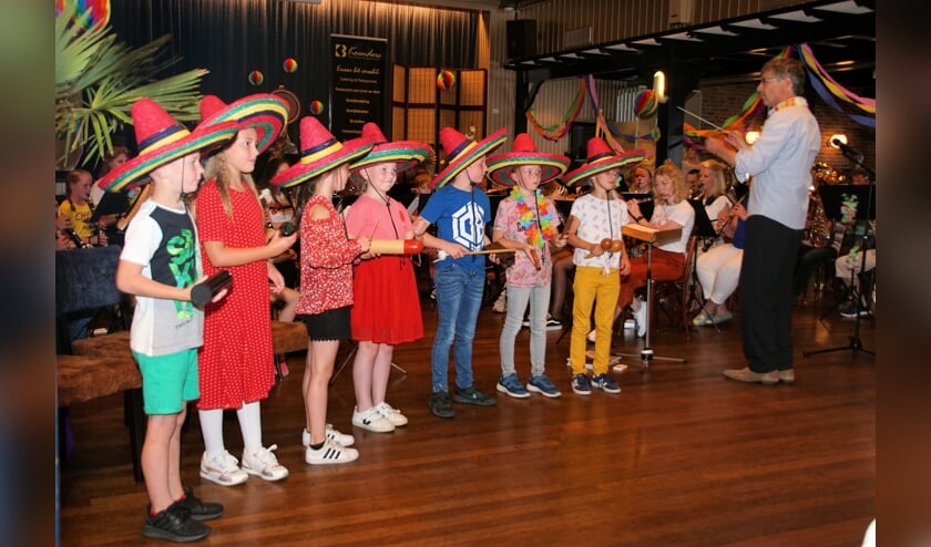 De muzikanten van Muziek maak je zelf werden extra in het zonnetje gezet. Foto: Frank Vinkenvleugel