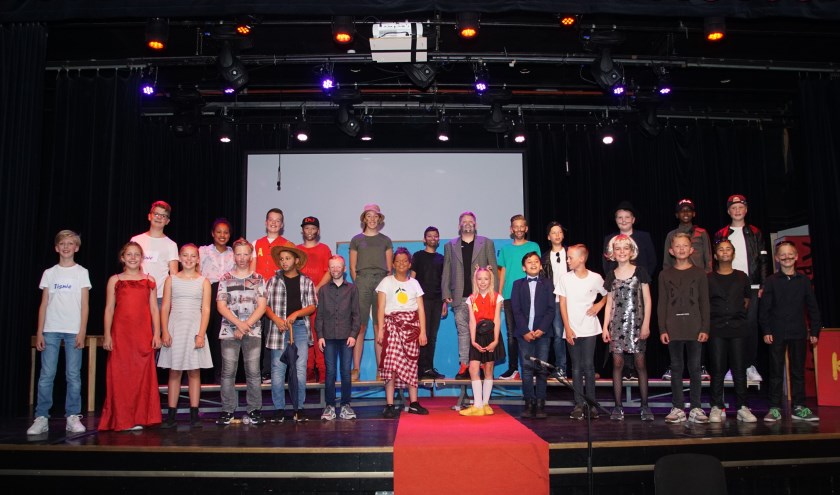 De geweldige cast van de musical van De Wegwijzer. Foto: Frank Vinkenvleugel