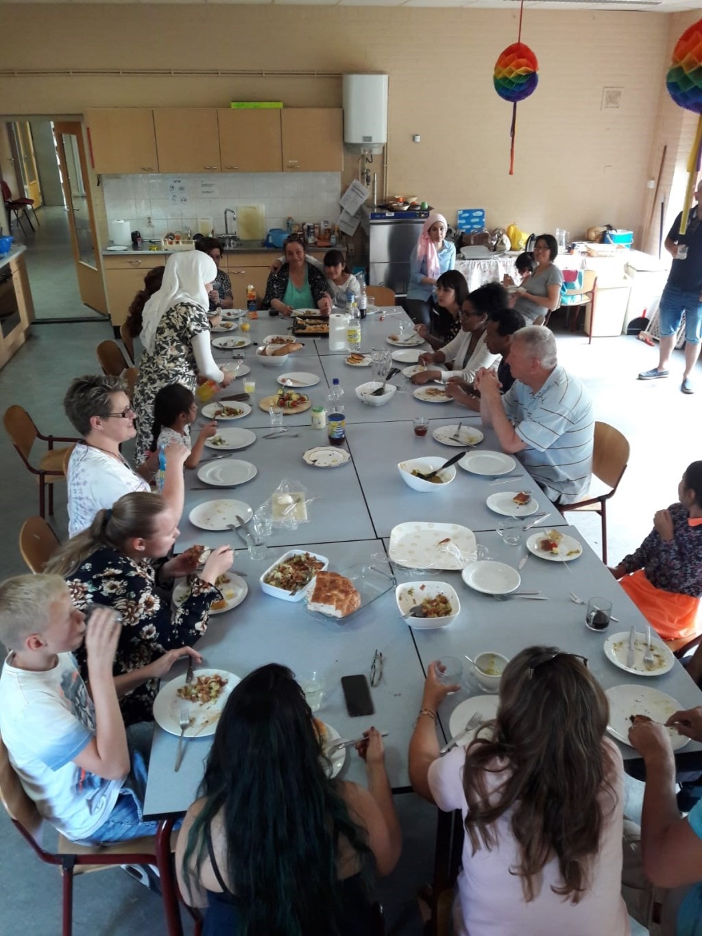 Gezellig samen aan tafel. Foto: PR
