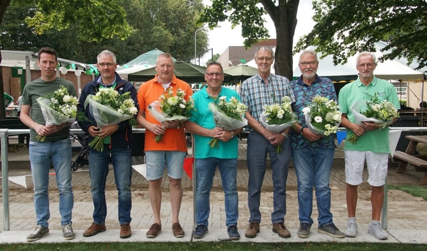 Van links af Rick Neevel, Simon Rijnsbergen, Johnny Vrieze, Frans Rengelink, Gerrie Tuenter, Gerrie Elburg, Eduard Schreur. Foto: Frank Vinkenvleugel