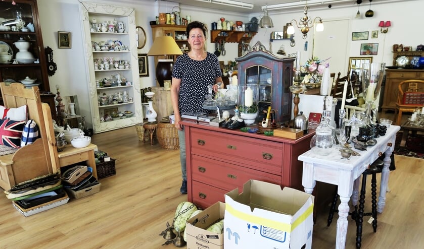 Ans’ Brocante in haar nu nog bestaande winkel. Foto: Theo Huijskes