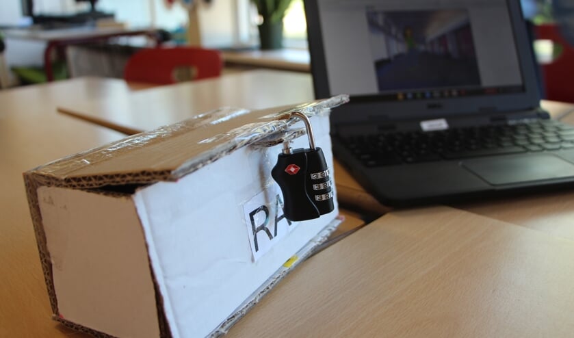 De ouders moesten stevig puzzelen om de opdrachten van hun kinderen op te lossen. Foto: PR